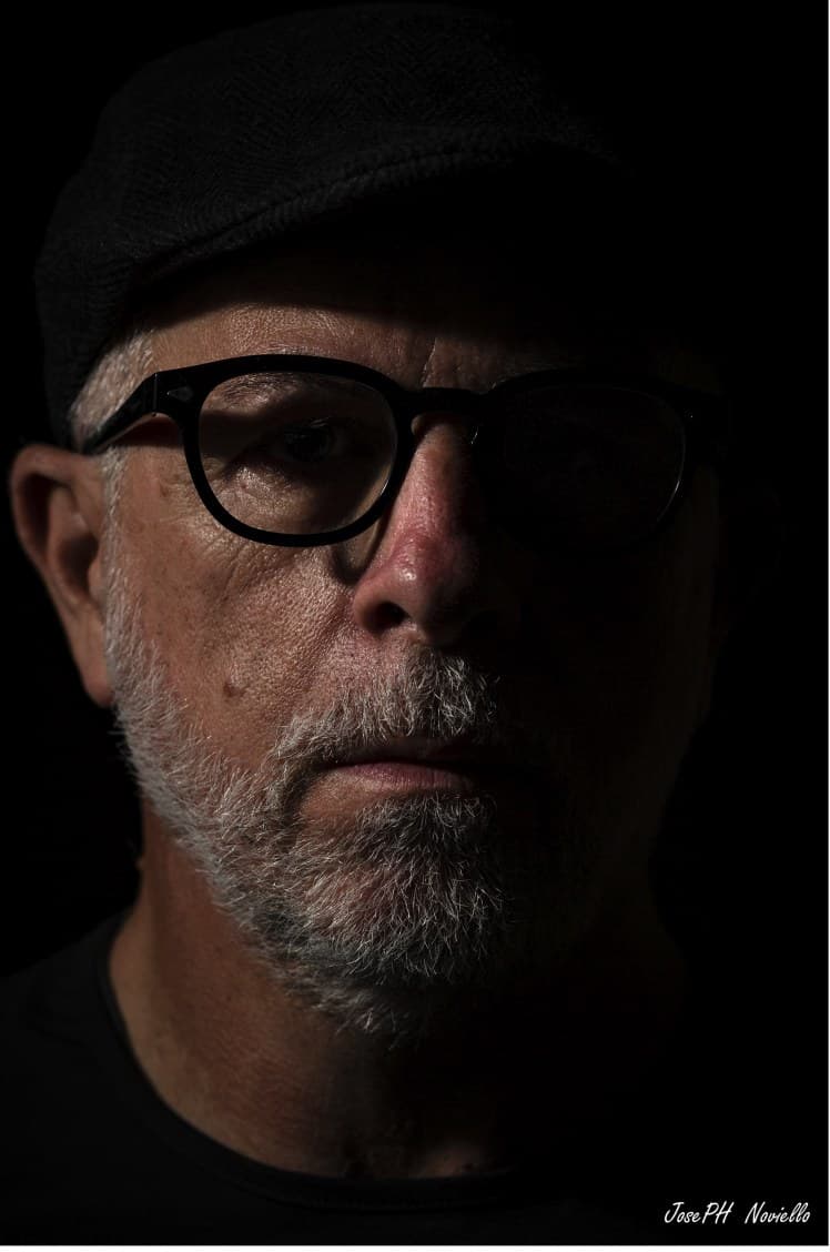 Ritratto di Joseph Noviello, docente del corso di fotografia